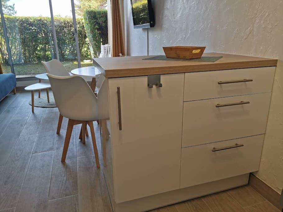 Appartement Acces Direct A La Plage Bernieres-sur-Mer Екстер'єр фото