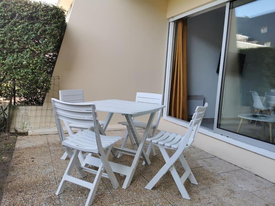 Appartement Acces Direct A La Plage Bernieres-sur-Mer Екстер'єр фото