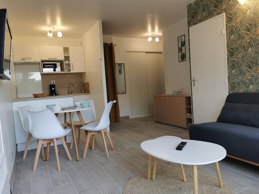 Appartement Acces Direct A La Plage Bernieres-sur-Mer Екстер'єр фото