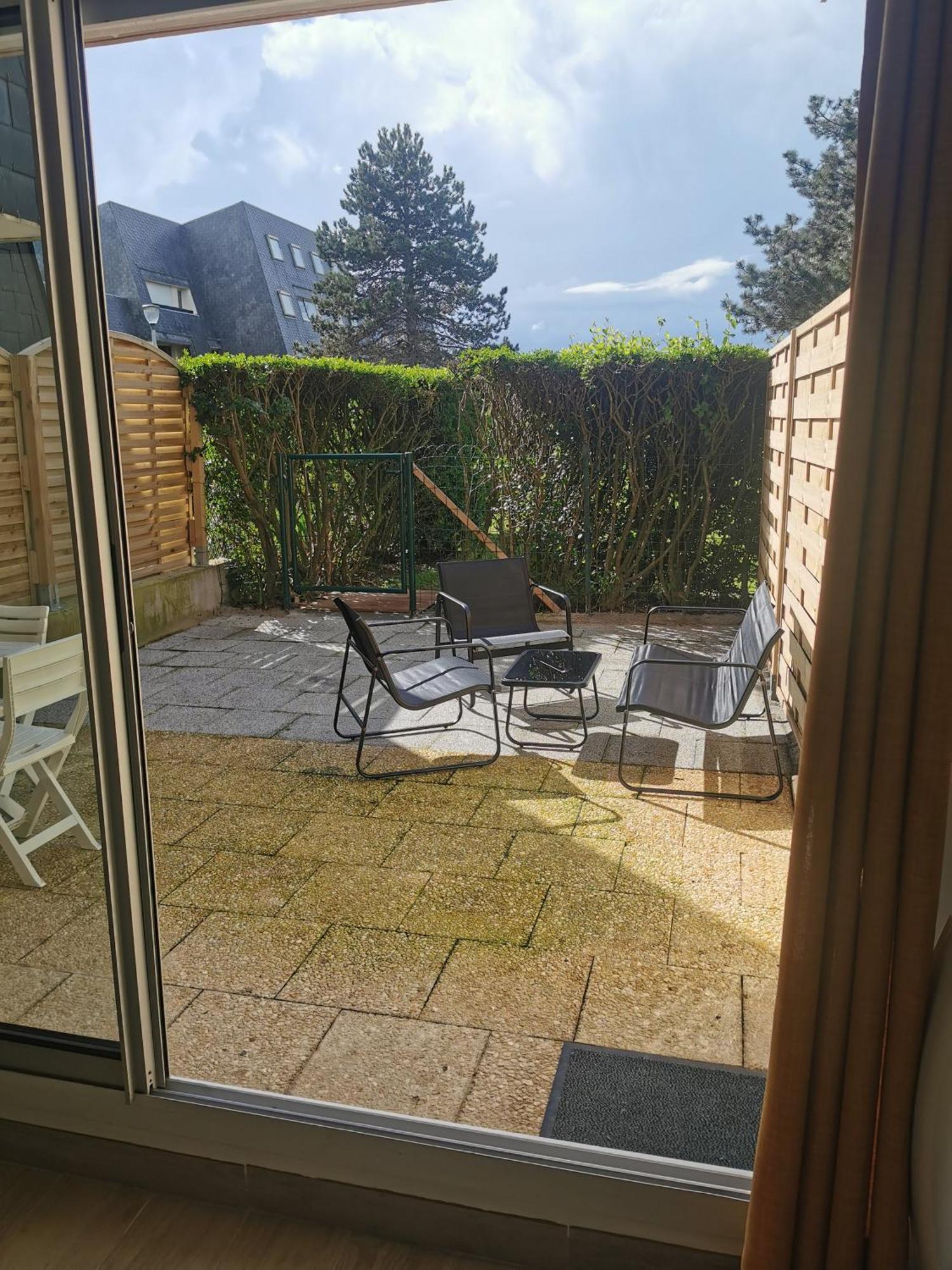 Appartement Acces Direct A La Plage Bernieres-sur-Mer Екстер'єр фото