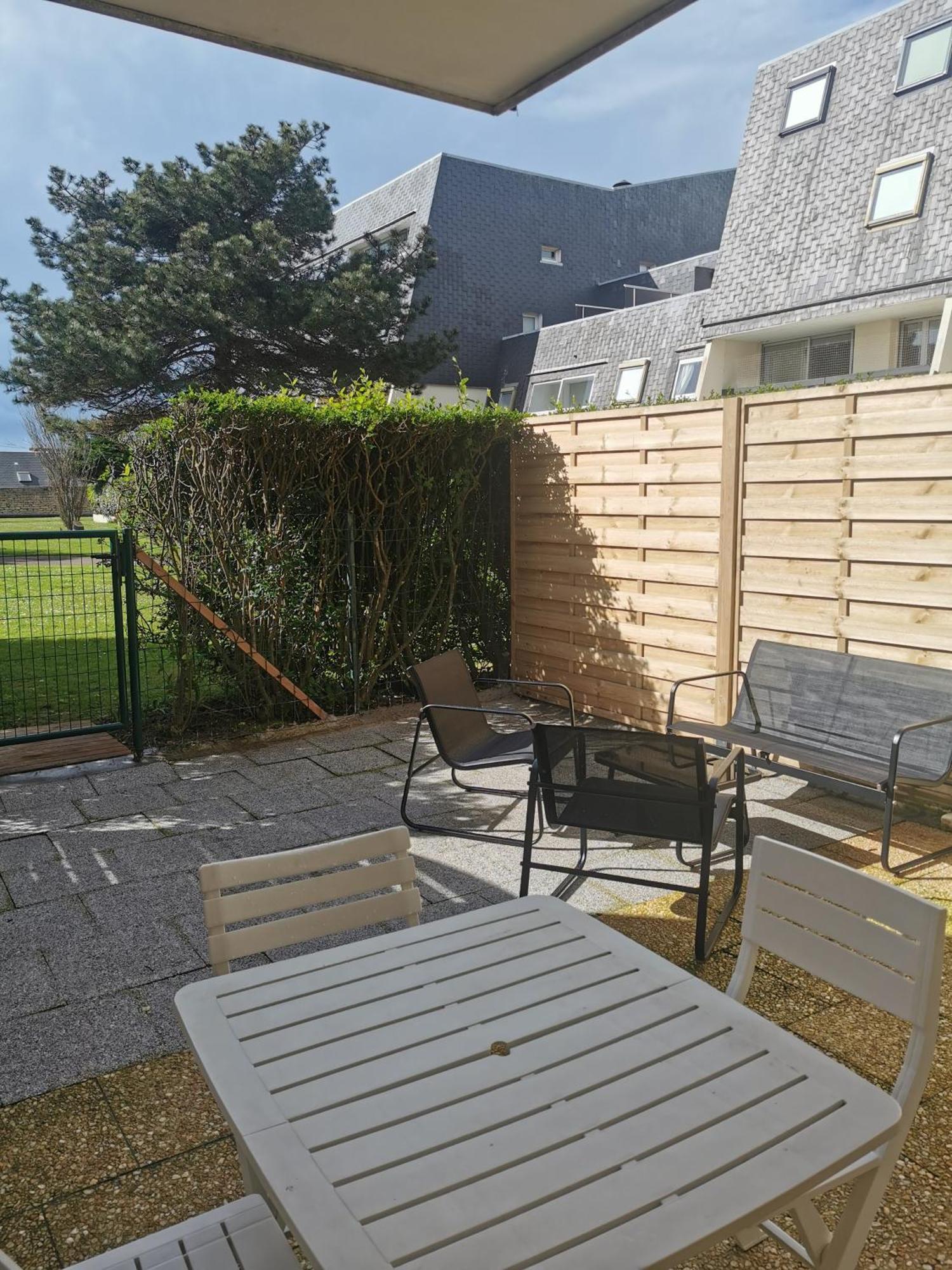 Appartement Acces Direct A La Plage Bernieres-sur-Mer Екстер'єр фото